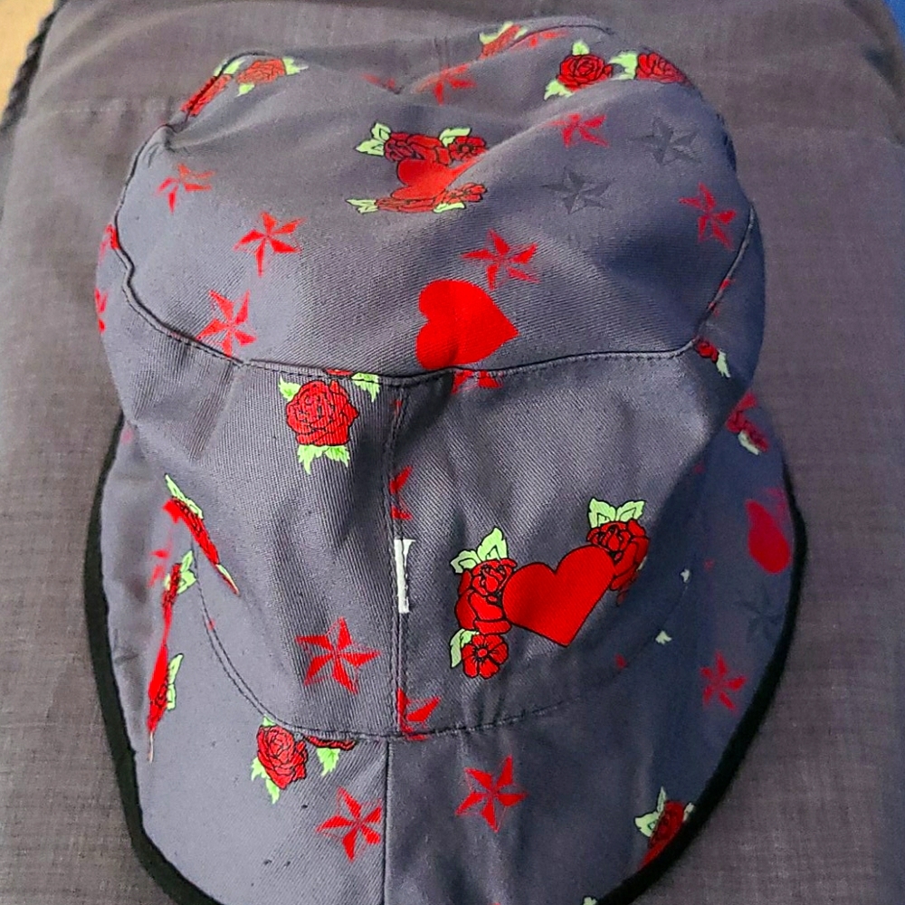 Bucket hat